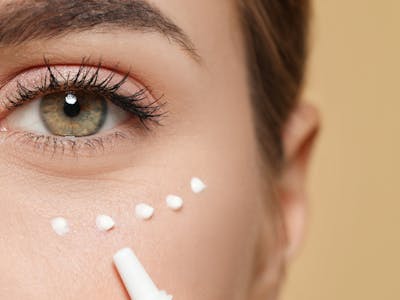 This miracle cream gets rid of eye bags in days and costs just